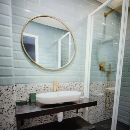 Chic Parisian Apartment *